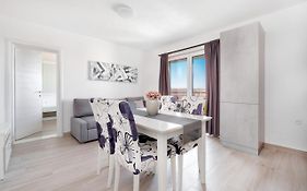 Apartments And Rooms Vuleta, Close To The Beach